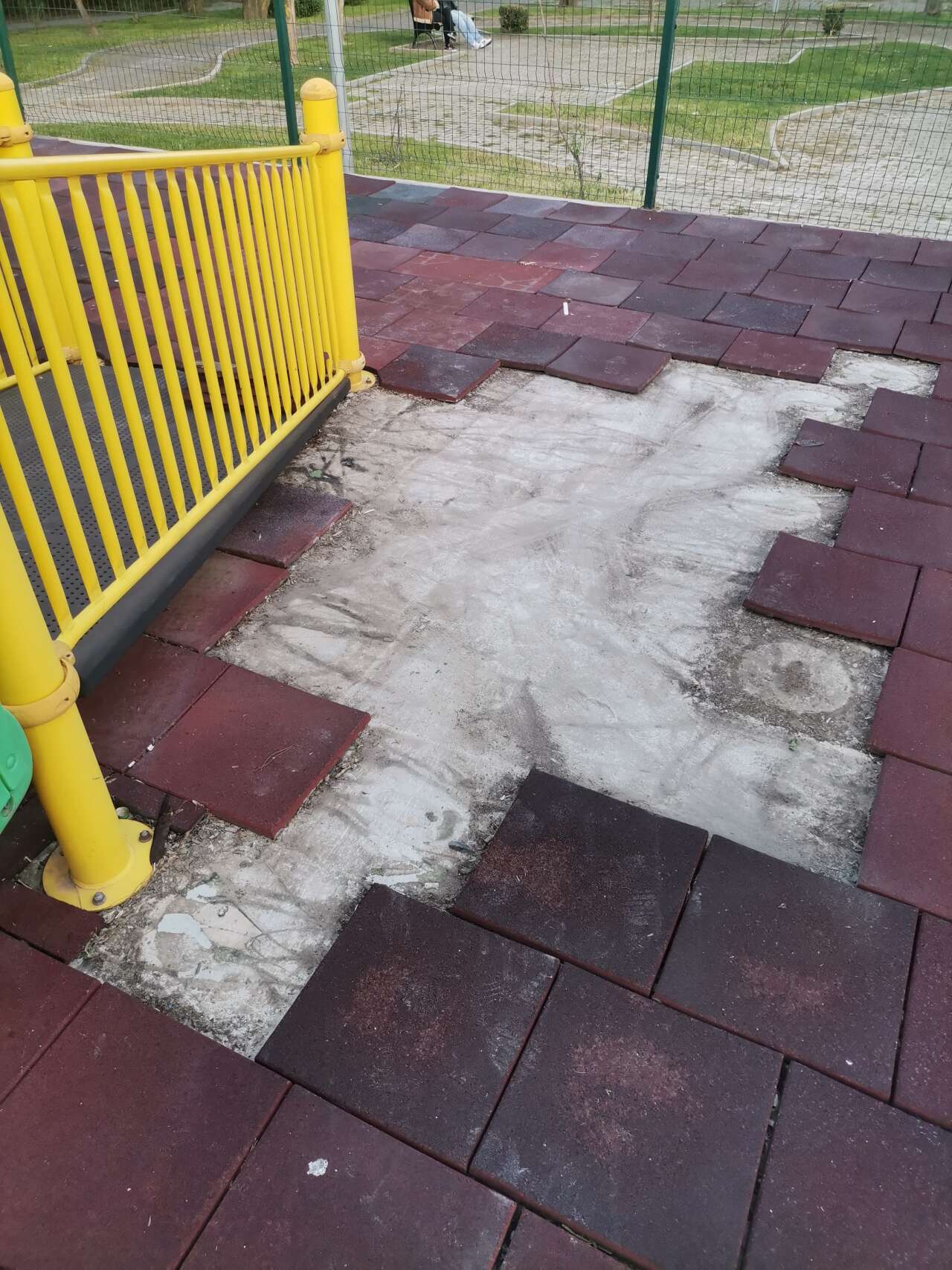 Vatandaşlar Şikayet Etti: Menteşe'de Çocuk Parkları Baştan Aşağı Yeniliyor 2